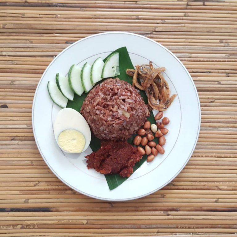 Pernah Cuba Masak Nasi Beras Merah? Lain Macam Dia Punya Pernah Cuba Masak Nasi Beras Merah? Lain Macam Dia Punya