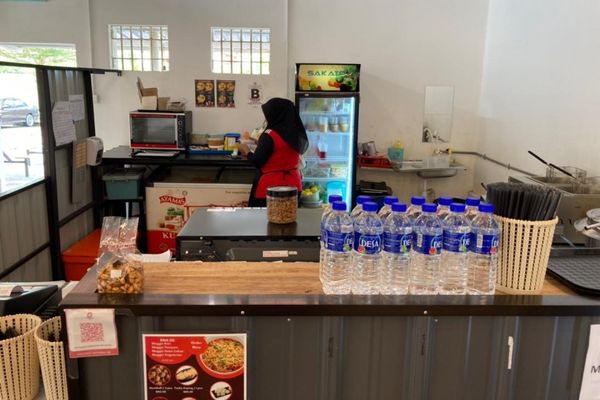 Wanita Ini Kongsi Pengalaman Lepak Santai di Balai Kota, Makan Sambil Teroka Sejarah Kota Tinggi, Johor