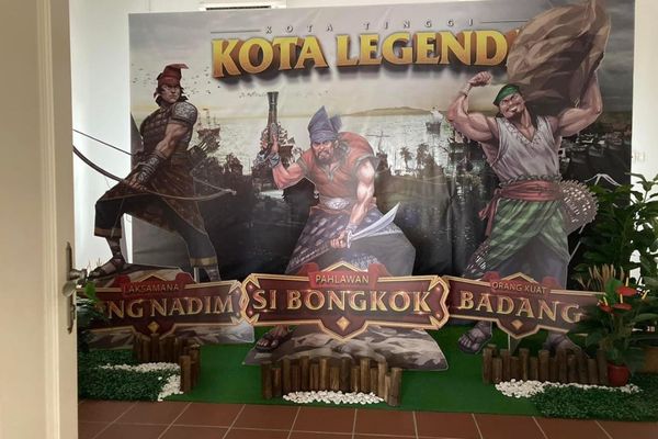 Wanita Ini Kongsi Pengalaman Lepak Santai di Balai Kota, Makan Sambil Teroka Sejarah Kota Tinggi, Johor