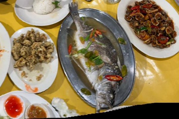 Syurga Makanan Laut, Wanita Ini Teruja Tengok Semuanya Saiz XXXL di Todak Waterfront, Sabah
