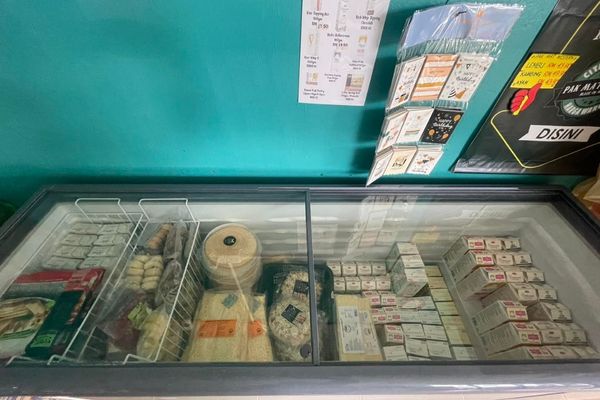Buka Kedai Bahan Kek & Roti Dalam Kampung, Wanita Ini Ingin Mudahkan Penduduk Dapatkan Produk Bakeri Tanpa Perlu Keluar ke Bandar
