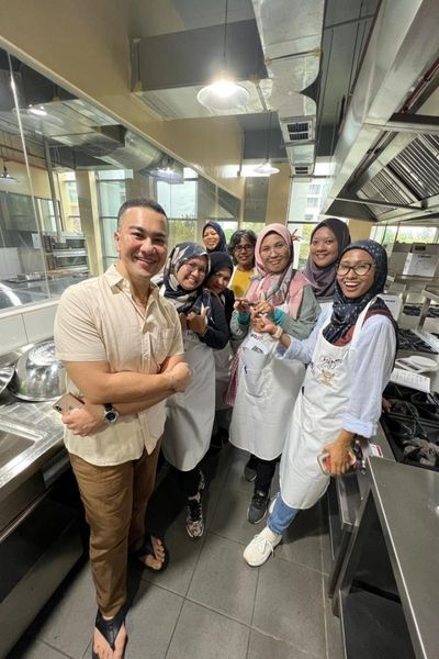 Sudah Bertahun-Tahun Jadi Baker, Wanita Ini Tetap Tak Jemu Timba Ilmu Demi Sister’s Cakery