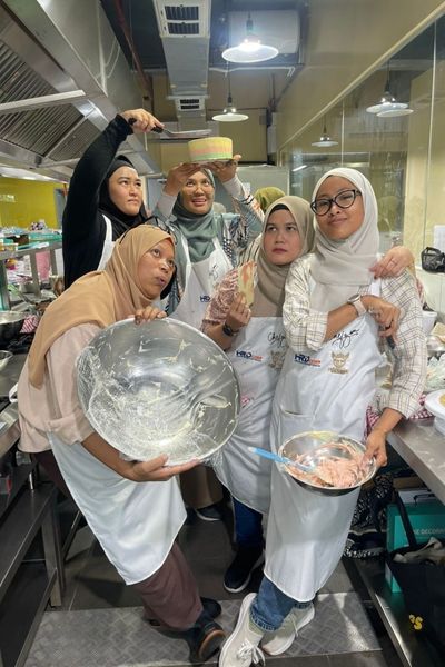 Sudah Bertahun-Tahun Jadi Baker, Wanita Ini Tetap Tak Jemu Timba Ilmu Demi Sister’s Cakery
