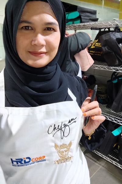 Sudah Bertahun-Tahun Jadi Baker, Wanita Ini Tetap Tak Jemu Timba Ilmu Demi Sister’s Cakery