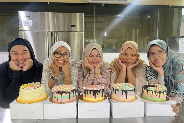 Sudah Bertahun-Tahun Jadi Baker, Wanita Ini Tetap Tak Jemu Timba Ilmu Demi Sister’s Cakery