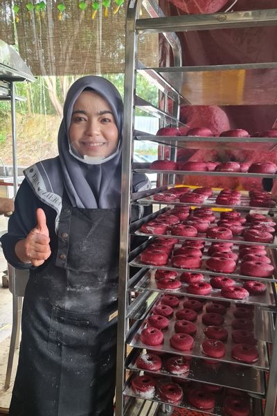 Viral Donat Red Velvet Eira Aziera, Terjual 3,000 Biji Dalam Masa 2 Jam, Pelanggan Sanggup Beratur Panjang, Ini Rahsia Kejayaannya