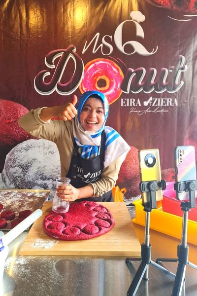 Viral Donat Red Velvet Eira Aziera, Terjual 3,000 Biji Dalam Masa 2 Jam, Pelanggan Sanggup Beratur Panjang, Ini Rahsia Kejayaannya