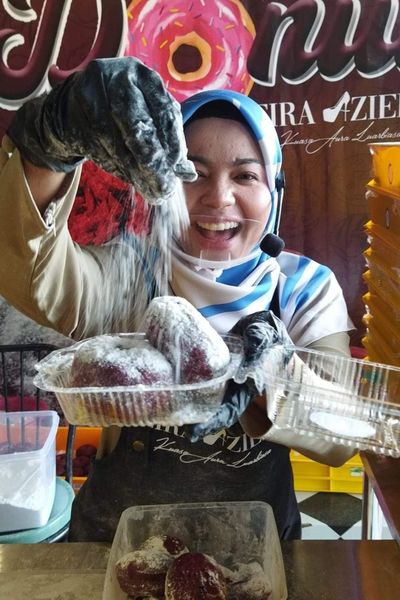Viral Donat Red Velvet Eira Aziera, Terjual 3,000 Biji Dalam Masa 2 Jam, Pelanggan Sanggup Beratur Panjang, Ini Rahsia Kejayaannya