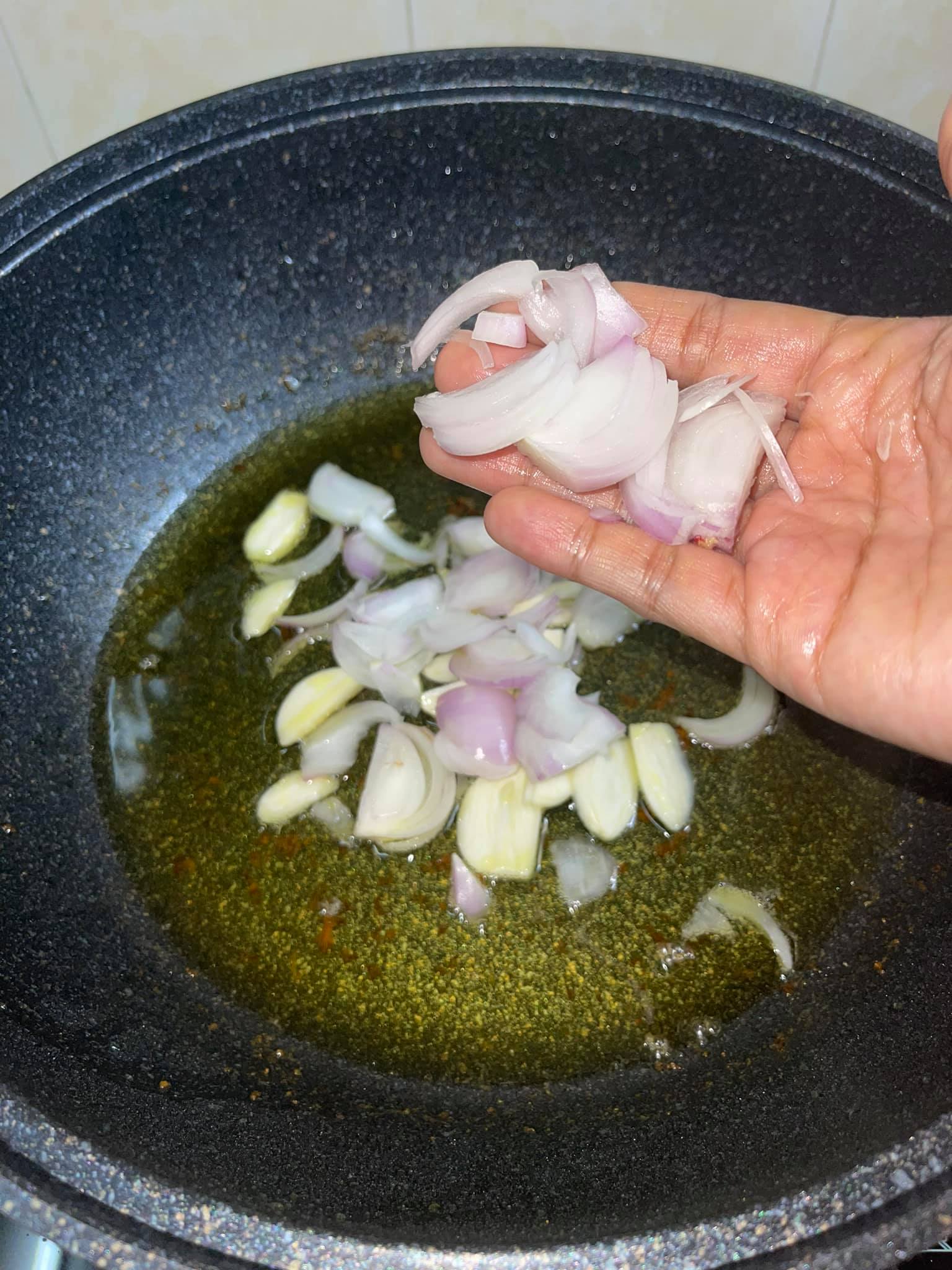 Cara-Cara Masak Nasi Goreng Guna Ikan Sardin Dalam Tin. Sedap Giler!