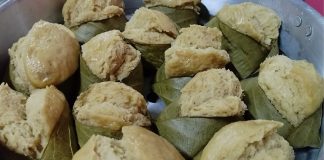 Apam Johol Dibalut Daun Rambai