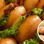 Cara Buat Burger Malaysia Level Kayangan. Pau Gebu, Salad Segar, Sambal Bilis Banyak