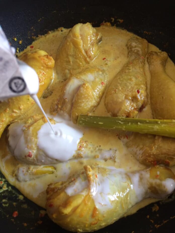Ayam Masak Lemak Cili Api Negeri Sembilan Style, Paling Mudah Tapi Sedap!