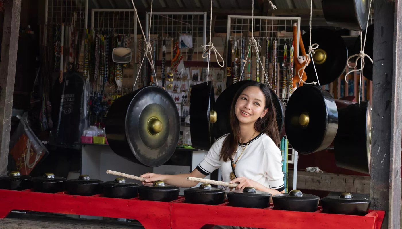 Tiga Gadis Ini Jelajah Borneo Dalam Program ‘Sumandak Takes Borneo’ Di TVS