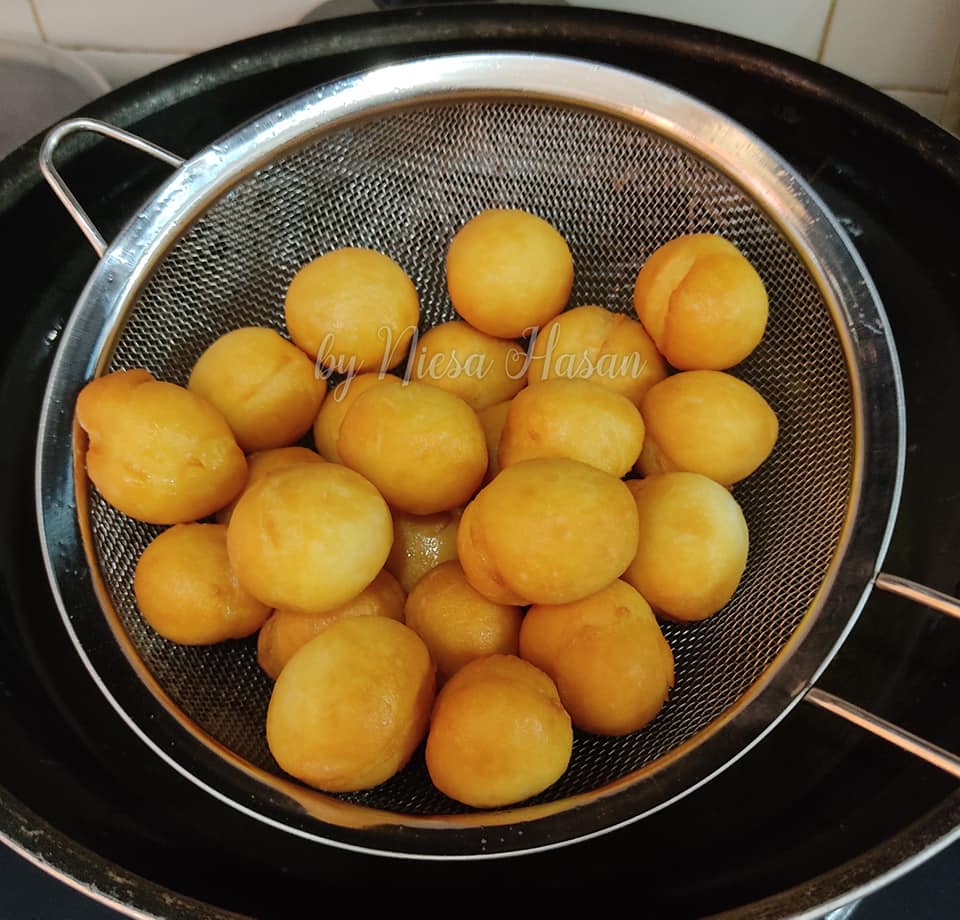 Donut Ball Lembut Untuk Minum Petang. Uli Doh Dengan Tangan Pun Boleh, Ini Caranya