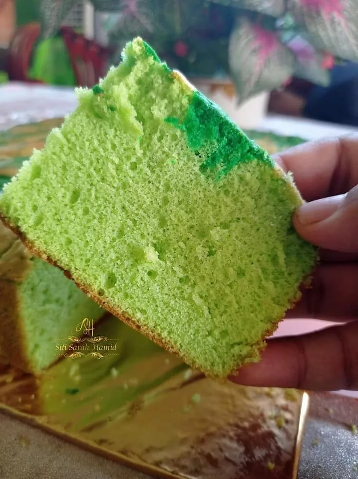 Kek Pandan Bersantan Yang Mudah, Sedap & Tidak Muak
