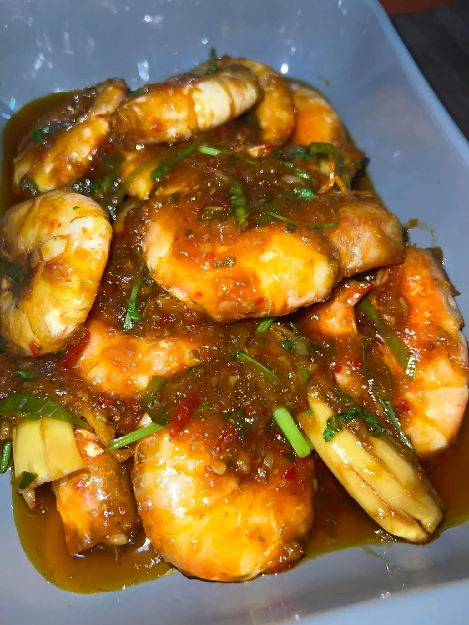 Resipi Udang Masak Thai Style, Letak Akar Ketumbar Memang Lain Macam Sedapnya