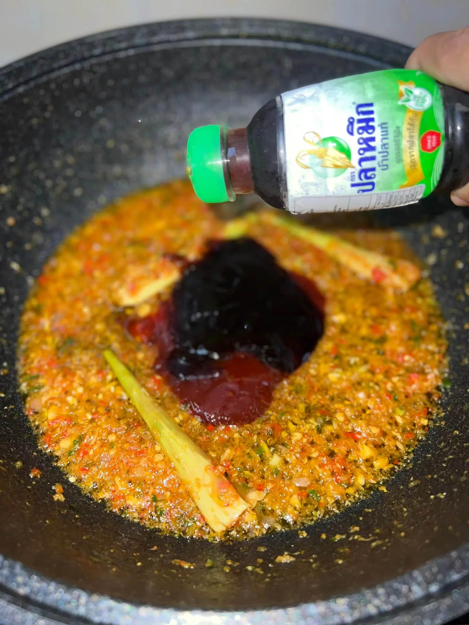 Resipi Udang Masak Thai Style, Letak Akar Ketumbar Memang Lain Macam Sedapnya