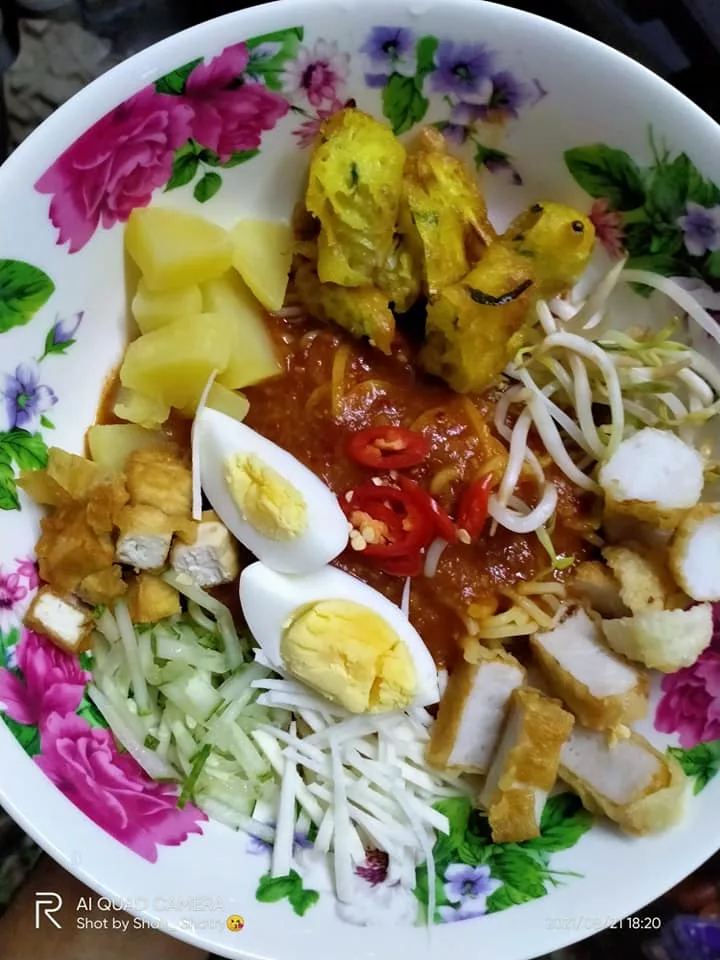 Buat Sendiri Rojak Mee Mamak Style, Lengkap Dengan Kuah, Cucur & Bahan Sampingan