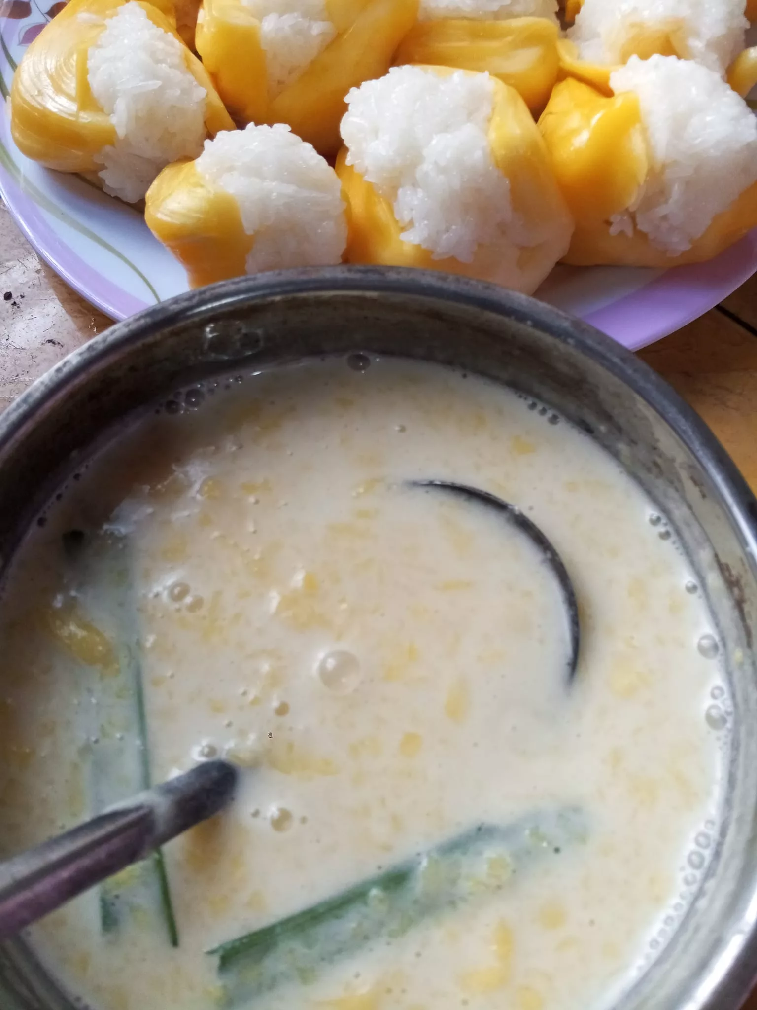 Pulut Nangka Lemak Manis Makan Dengan Kuah Santan, Aduh Sedapnya!