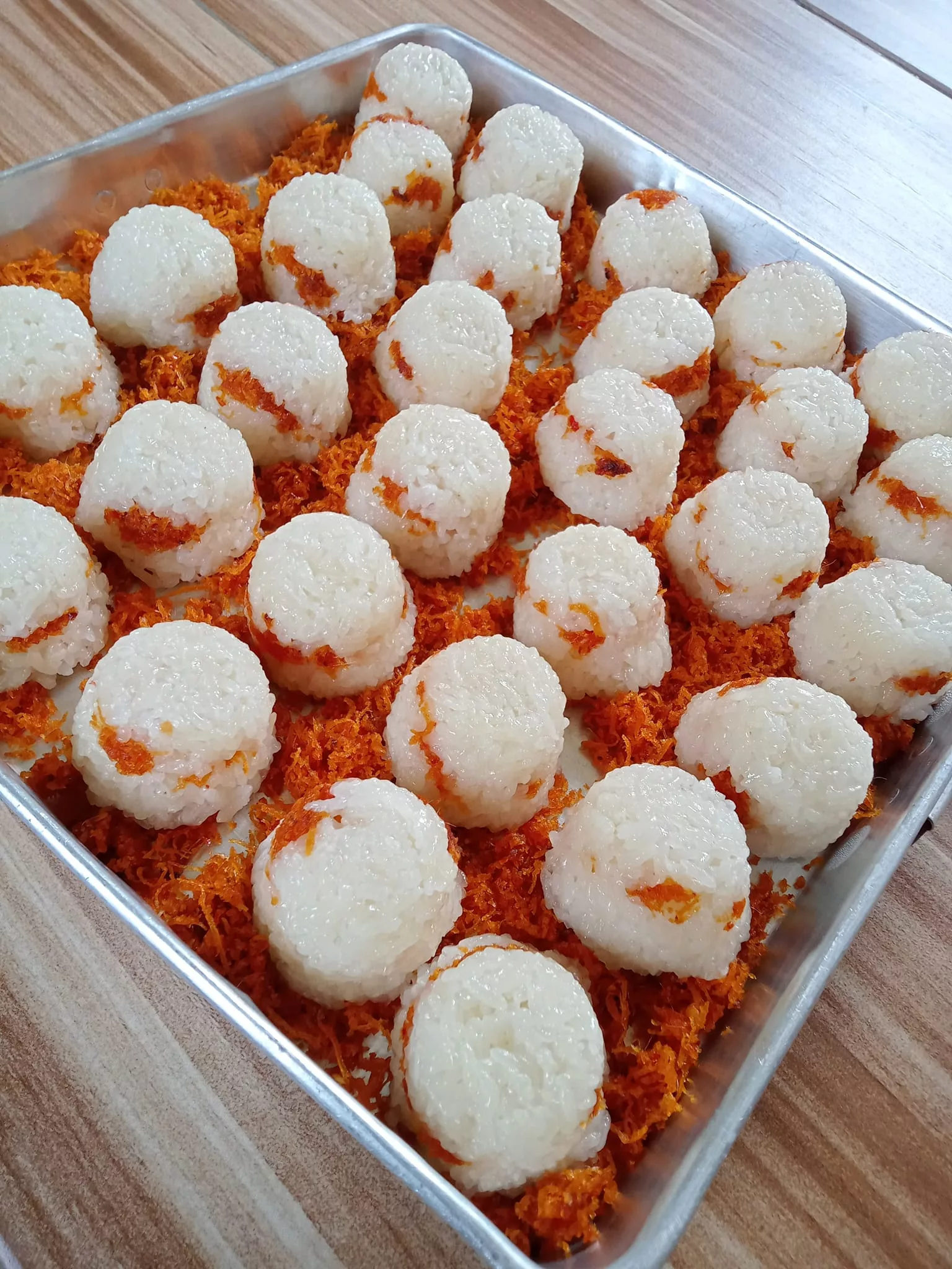 Cara Buat Pulut Serunding Kelapa Yang Sedap, Makan Dua Biji Pun Dah Kenyang