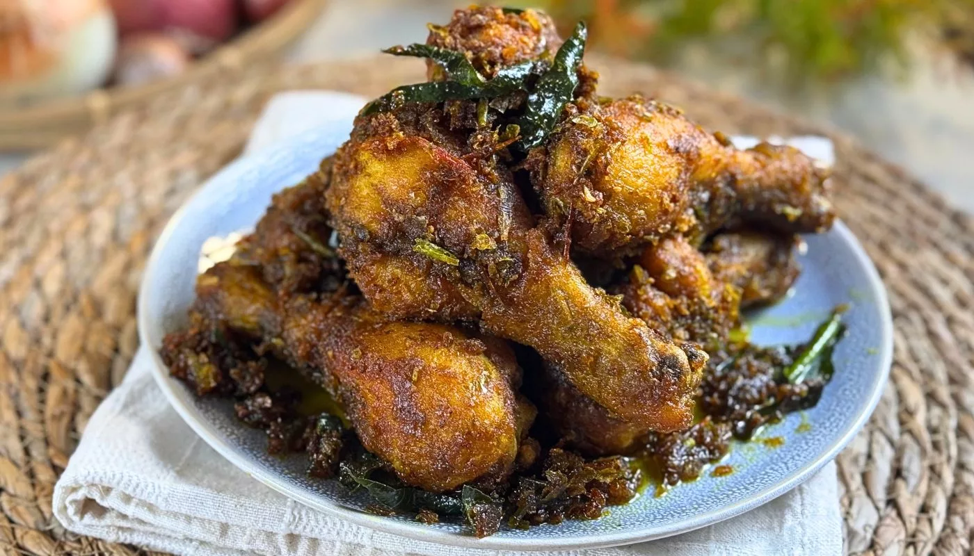 Resipi Ayam Goreng Sambal Garing Yang Pedas, Wangi & Buat Ketagih