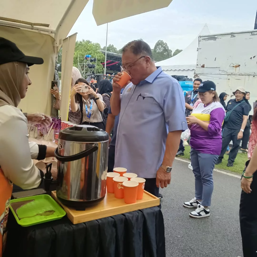 Pertandingan Teh Tarik King & Queen Gegarkan Rasa Layan Curry Fiesta 2025