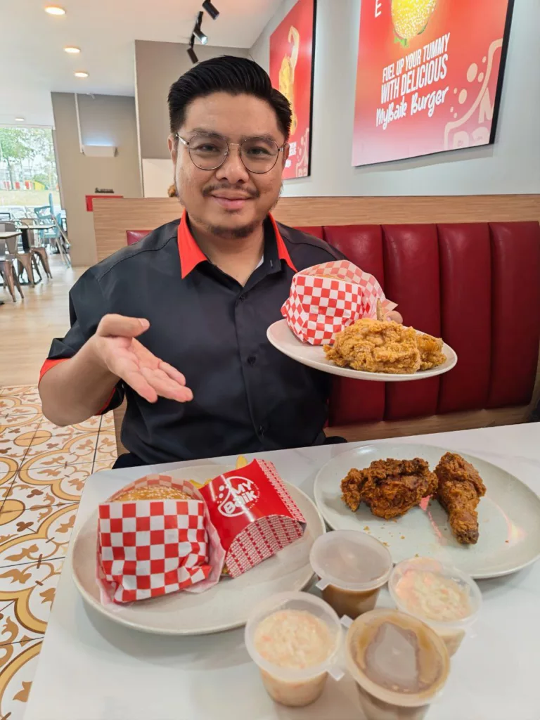 Dulu Peguam, Kini Usahawan Ayam Goreng! MyBaik Fastfood Muslim Buatan Malaysia Pertama Dilancarkan di Bandar Seri Putra
