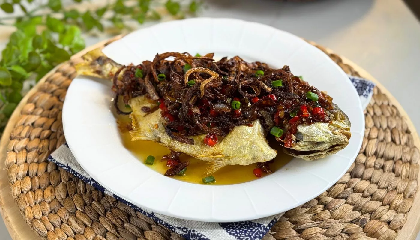 Bawal Goreng Sos Tiram, Lauk Simple Tapi Rasanya Padu Macam Makan Kat Restoran!
