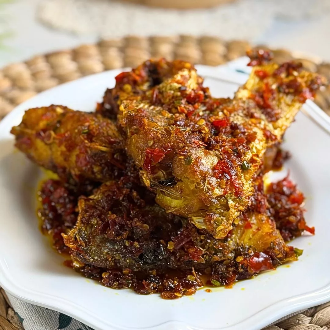 Ikan Goreng Sambal Berlado Pedas Menyengat, Resipi Paling Padu & Menggoda Selera