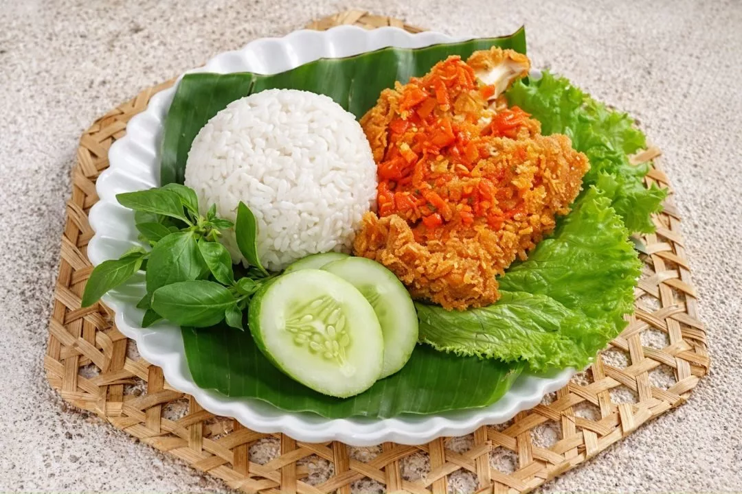 Perbezaan Ayam Gepuk Ayam Geprek Ayam Penyet: Panduan Lengkap & Menarik Untuk Peminat Makanan