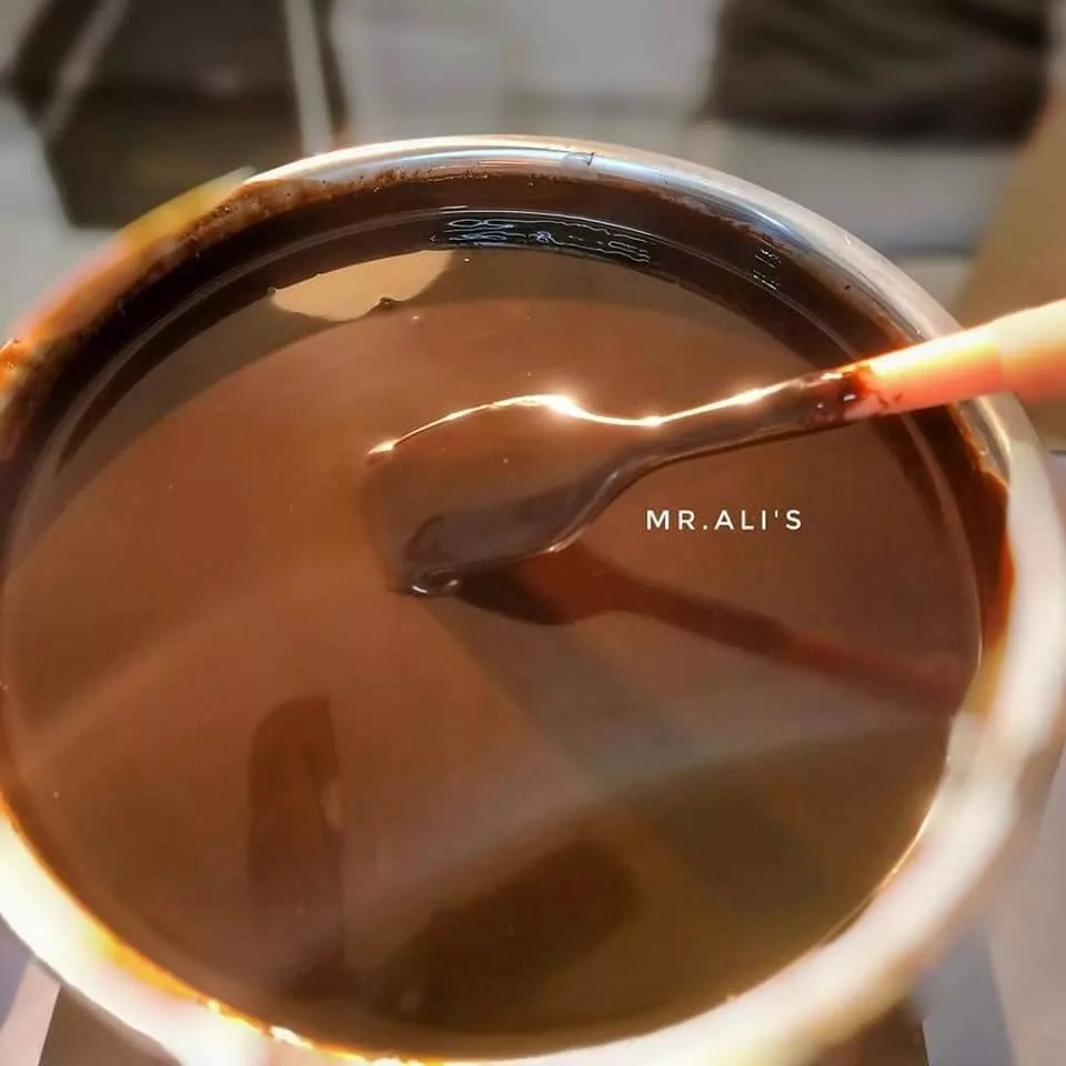 Teknik Buat 'Chocolate Ganache' Sedap, Merelip-Relip Berkilat & Cair Di Mulut! 10 Teknik Buat ‘Chocolate Ganache’ Sedap, Merelip-Relip Berkilat & Cair Di Mulut!