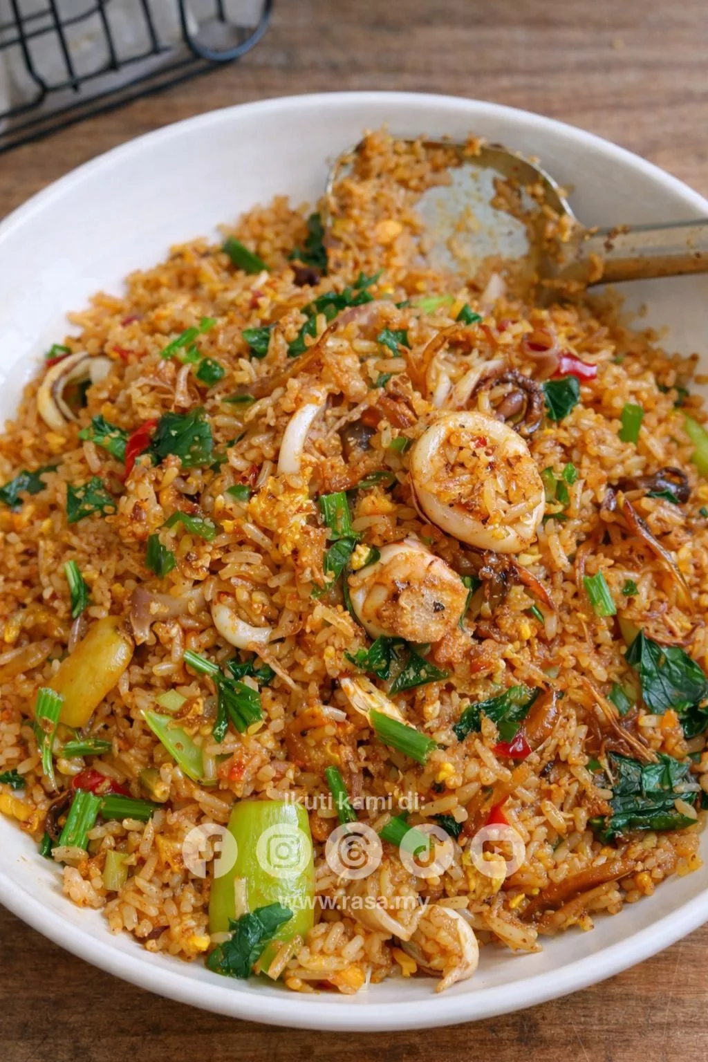 Nasi Goreng Seafood Sotong Paling Padu, Guna Perencah Segera Tapi Rasa Macam Restoran