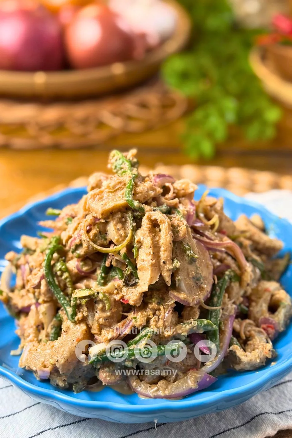 Kerabu Perut Pucuk Paku Sedap & Padu, Resipi Kampung Yang Buat Ramai Terliur