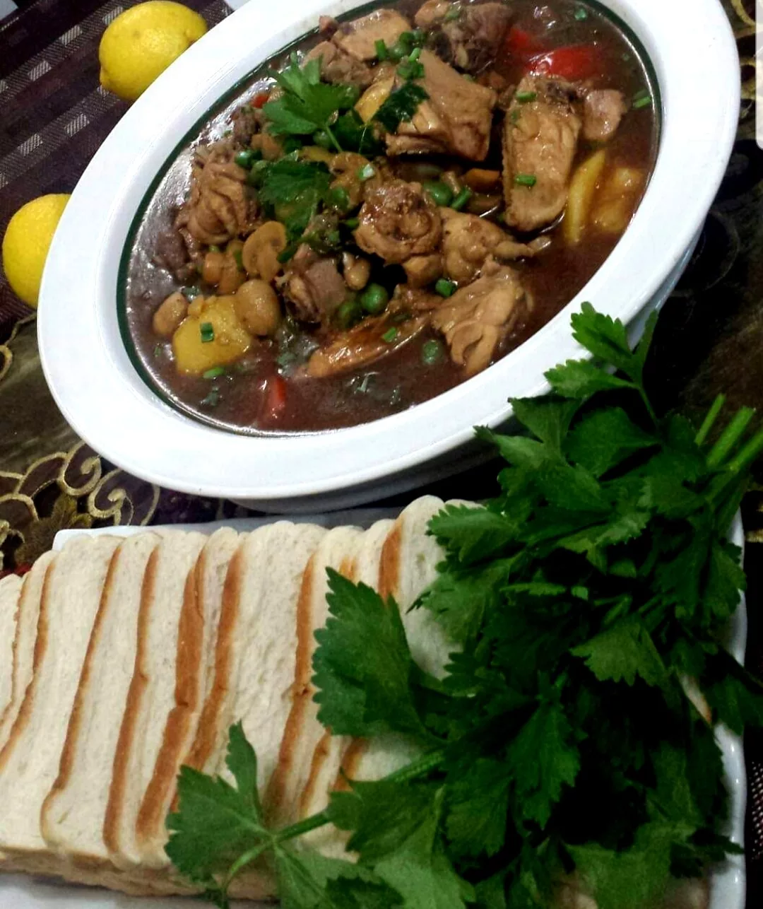 Resepi Asal STEW AYAM Cara Tengku Ampuan Pahang, Sedap Makan Dengan Garlic Bread!