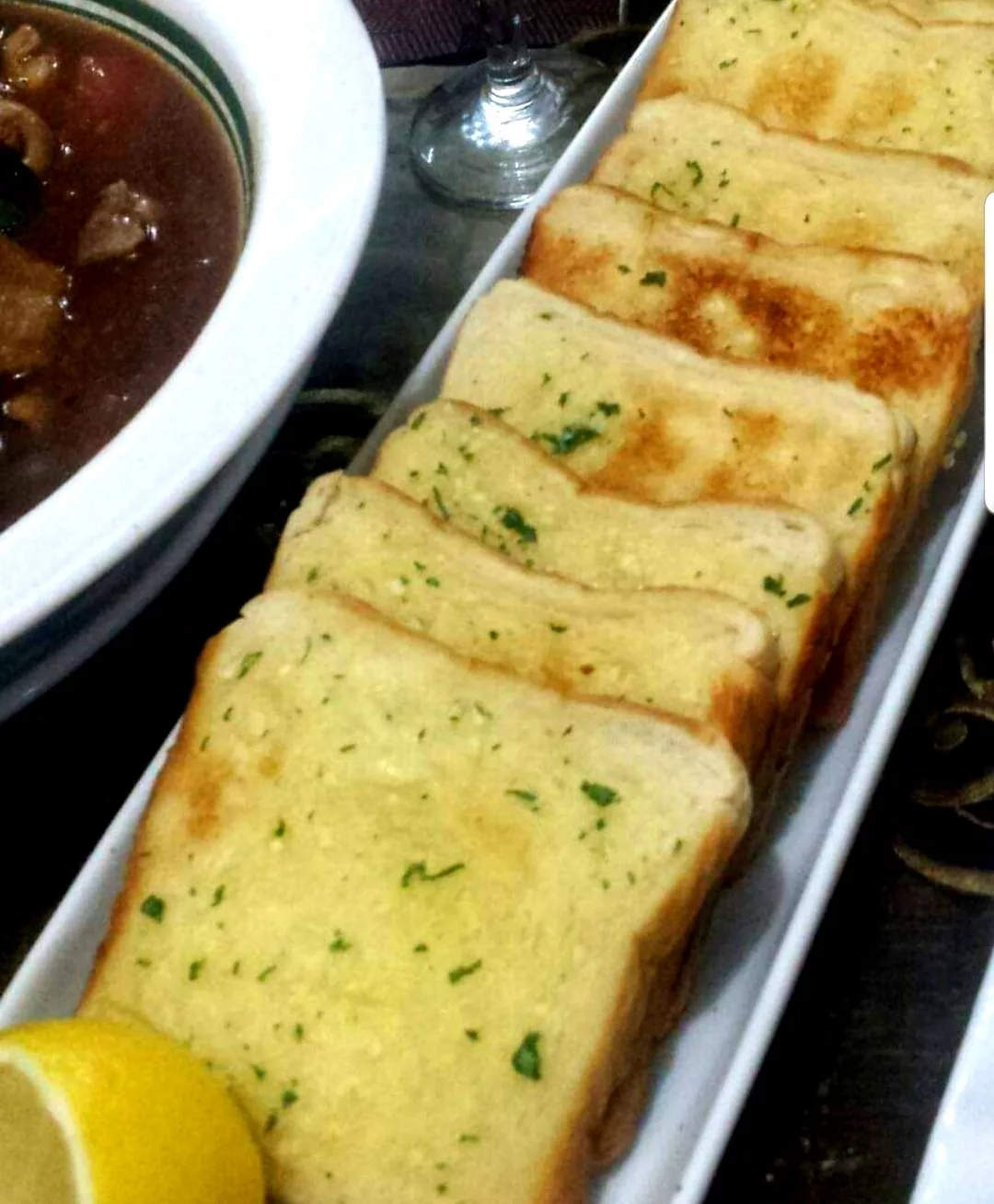 Resepi Asal STEW AYAM Cara Tengku Ampuan Pahang, Sedap Makan Dengan Garlic Bread!