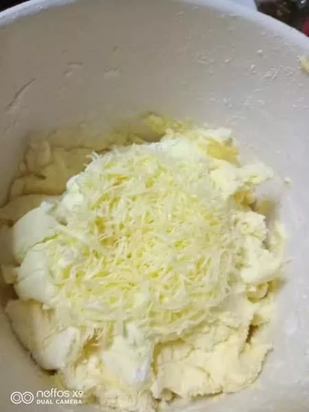Resipi BANGKIT CHEESE Cair Di Mulut, Bakar Garing Baru Sedap Bila Gigit Terasa Keju Parut!