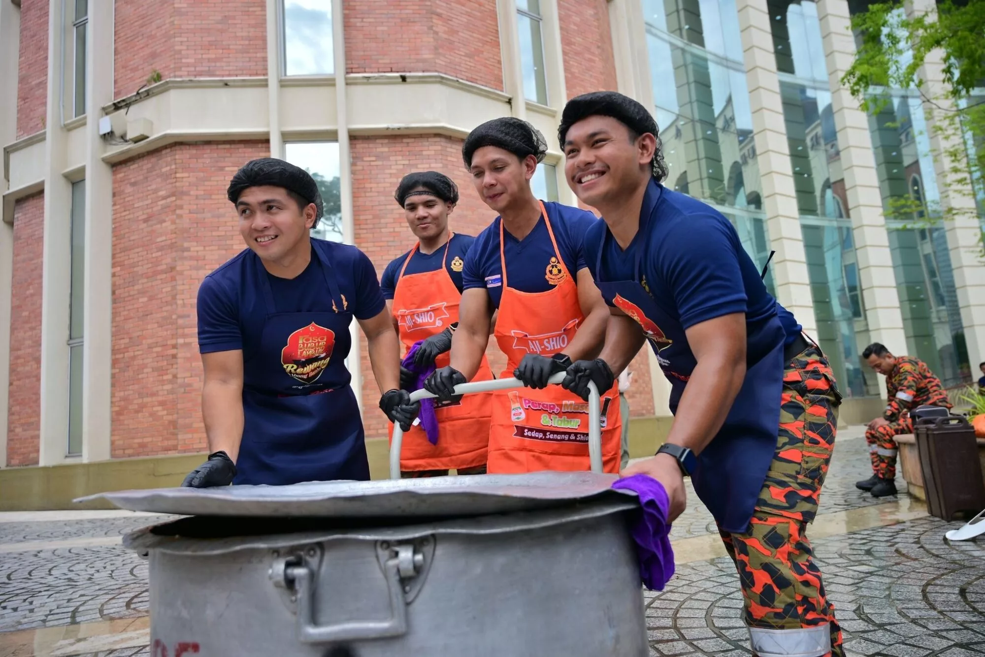 Bubur Lambuk Rewang Abang Bomba 2026 Cipta Sejarah, 16,000 Pek Satukan Rakyat Di Dataran Merdeka 48 Bubur Lambuk Rewang Abang Bomba 2026 Cipta Sejarah, 16,000 Pek Satukan Rakyat Di Dataran Merdeka