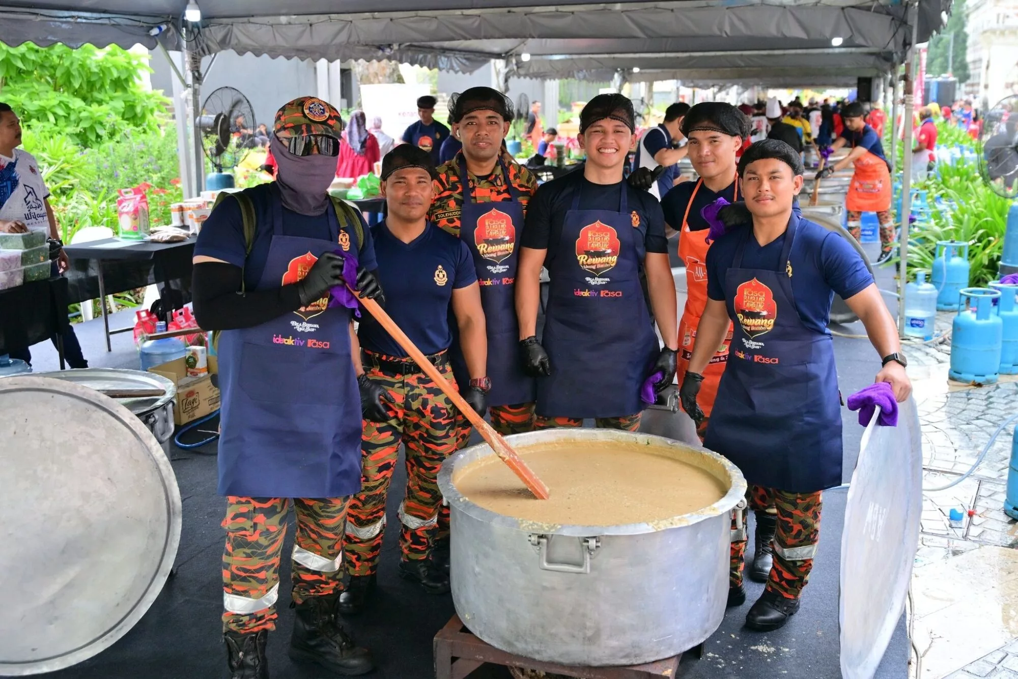 Bubur Lambuk Rewang Abang Bomba 2026 Cipta Sejarah, 16,000 Pek Satukan Rakyat Di Dataran Merdeka 53 Bubur Lambuk Rewang Abang Bomba 2026 Cipta Sejarah, 16,000 Pek Satukan Rakyat Di Dataran Merdeka