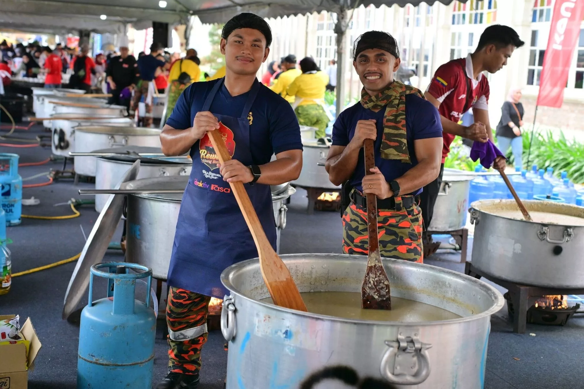 Bubur Lambuk Rewang Abang Bomba 2026 Cipta Sejarah, 16,000 Pek Satukan Rakyat Di Dataran Merdeka 50 Bubur Lambuk Rewang Abang Bomba 2026 Cipta Sejarah, 16,000 Pek Satukan Rakyat Di Dataran Merdeka