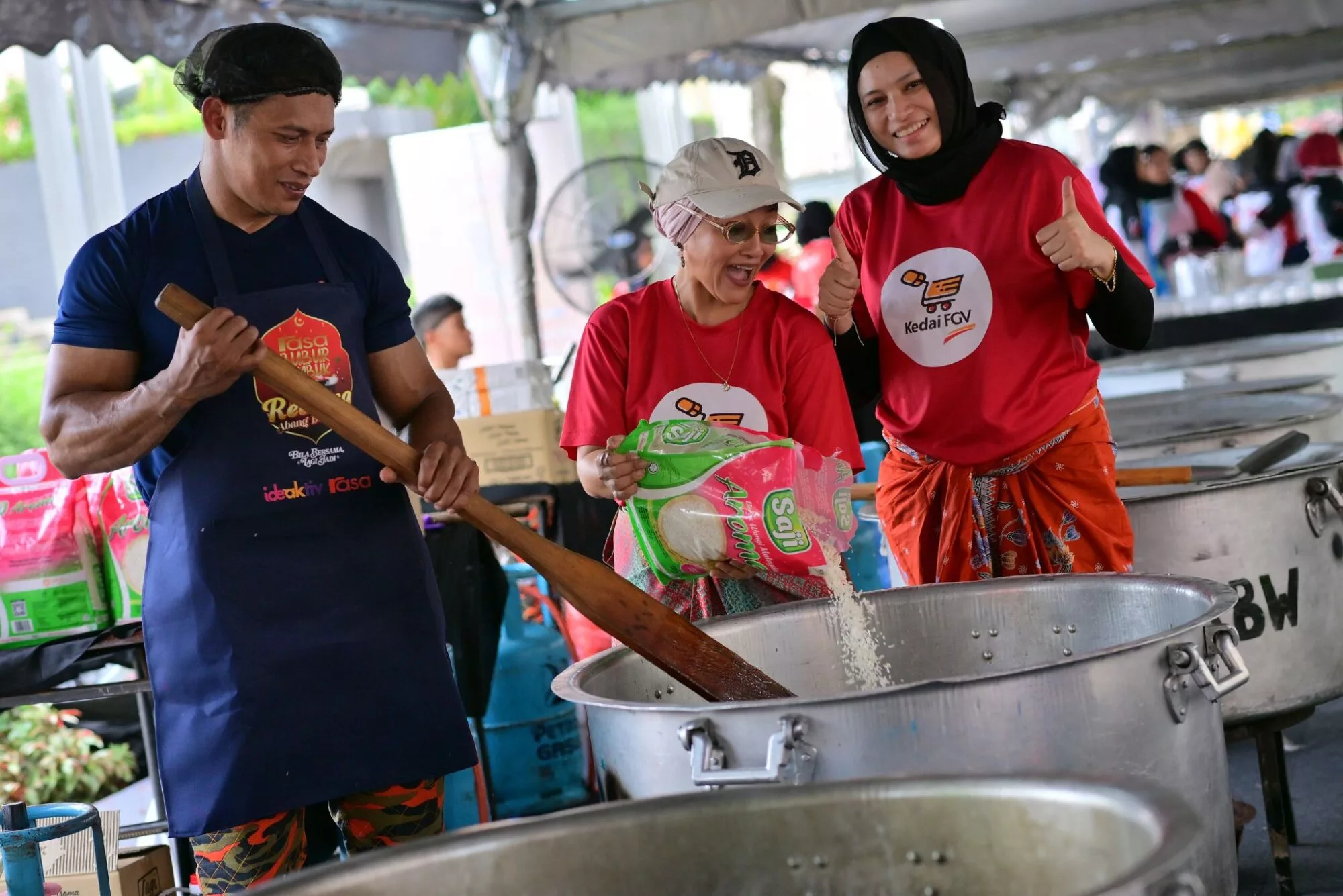 Bubur Lambuk Rewang Abang Bomba 2026 Cipta Sejarah, 16,000 Pek Satukan Rakyat Di Dataran Merdeka 45 Bubur Lambuk Rewang Abang Bomba 2026 Cipta Sejarah, 16,000 Pek Satukan Rakyat Di Dataran Merdeka