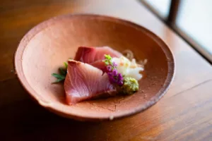 Sushi dan Sashimi Jepun: Geli Atau Sedap? Ini Sebab Sebenar Orang Jepun Suka Makan Makanan Mentah!