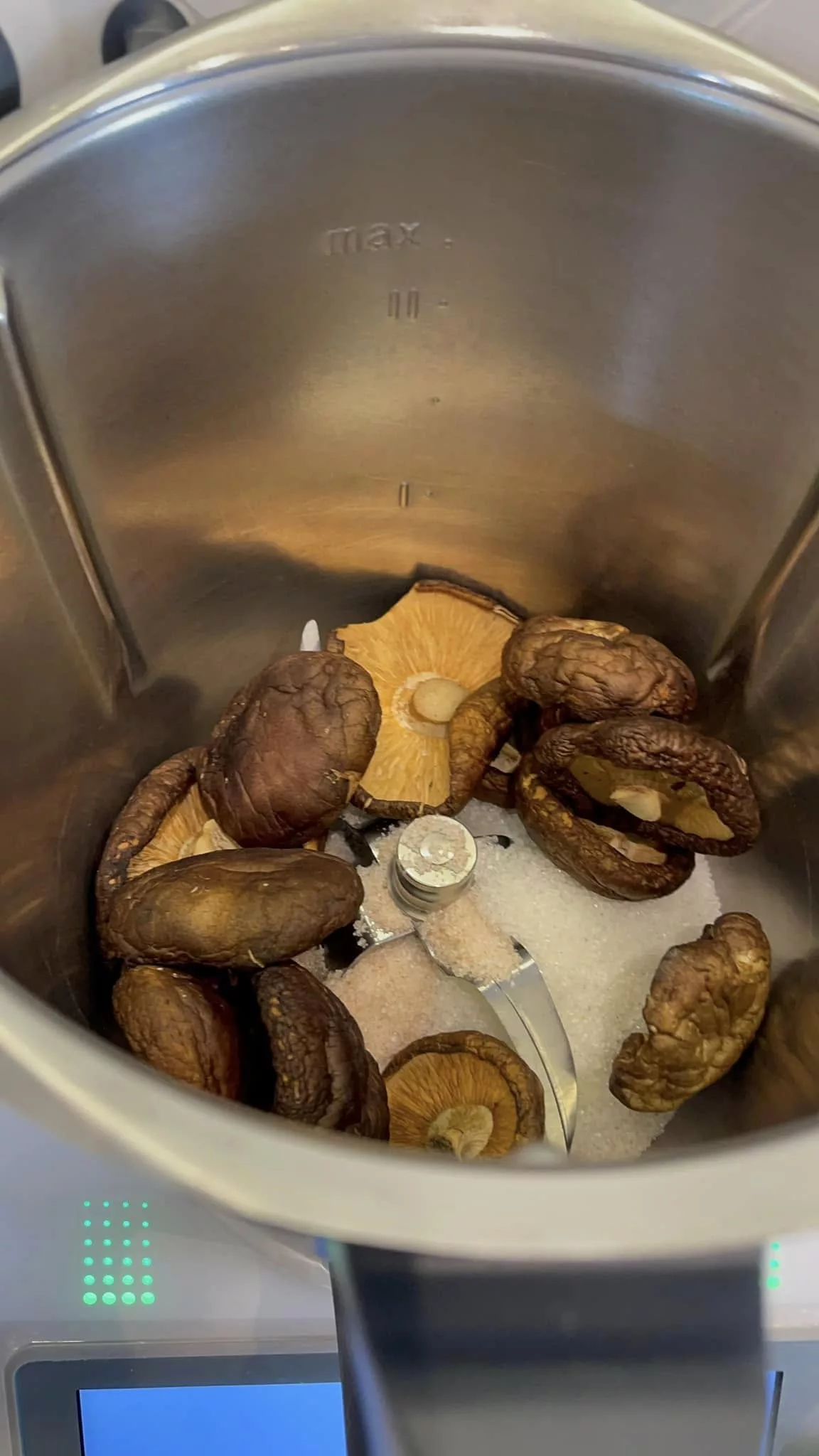 Hanya 3 Bahan Buat 'MUSHROOM SEASONING' Sendiri, Perasa Semulajadi Tanpa Garam & MSG! 11 Hanya 3 Bahan Buat ‘MUSHROOM SEASONING’ Sendiri, Perasa Semulajadi Tanpa Garam & MSG!