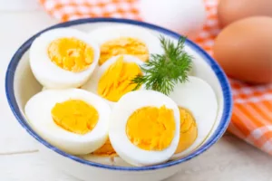 Makan Telur Waktu Demam: Fakta Mengejutkan vs Mitos ‘Panaskan Badan’