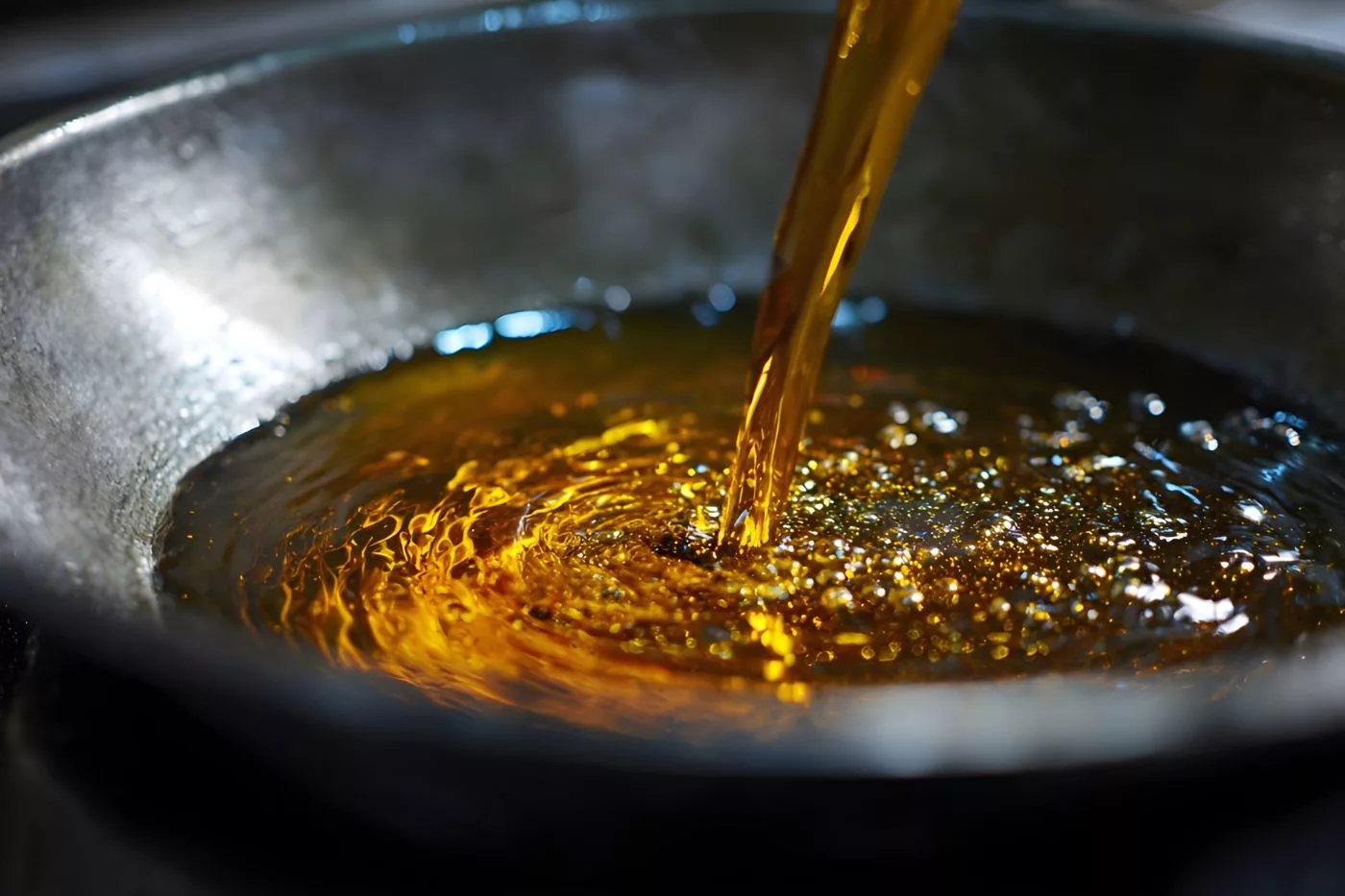 Minyak Meletup Masa Goreng? Cara Selamat & Tip Power Elak Percikan Bahaya