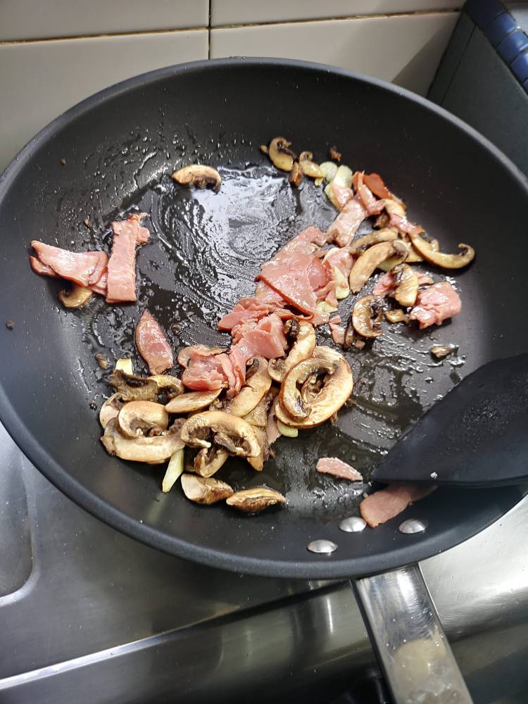 Ikut Resepi Ini Dapat Buat World Class Pasta Carbonara Dekat Rumah, Paling Penting Tak Guna Sos Segera!