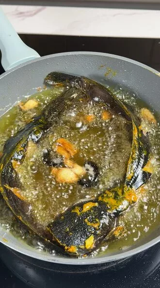 Cara Siang Ikan Keli Supaya Tak Hanyir, Goreng Tak Meletup & Rangup!
