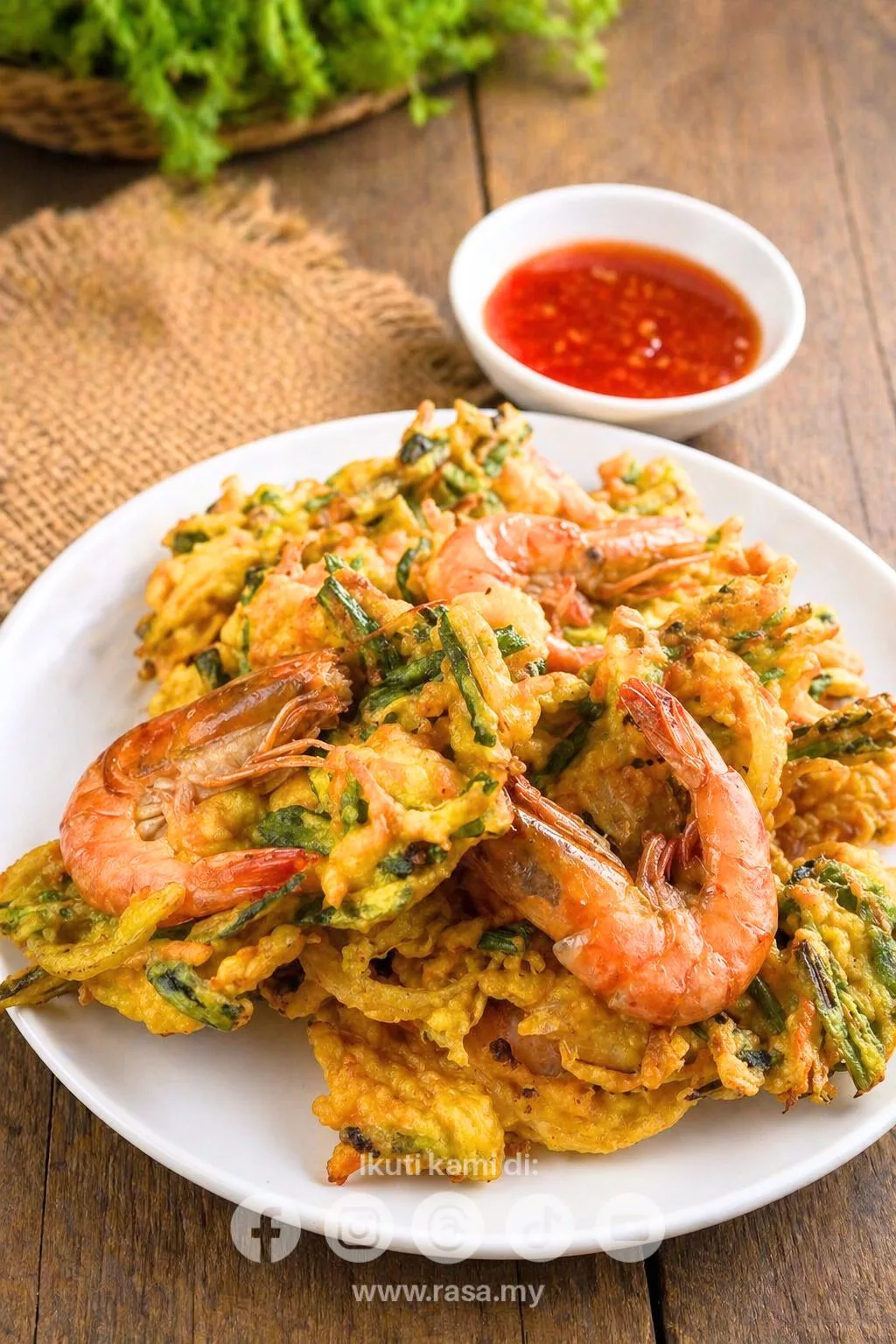 Cucur Udang Crispy Paling Rangup & Sedap. Resipi Mudah Confirm Jadi!