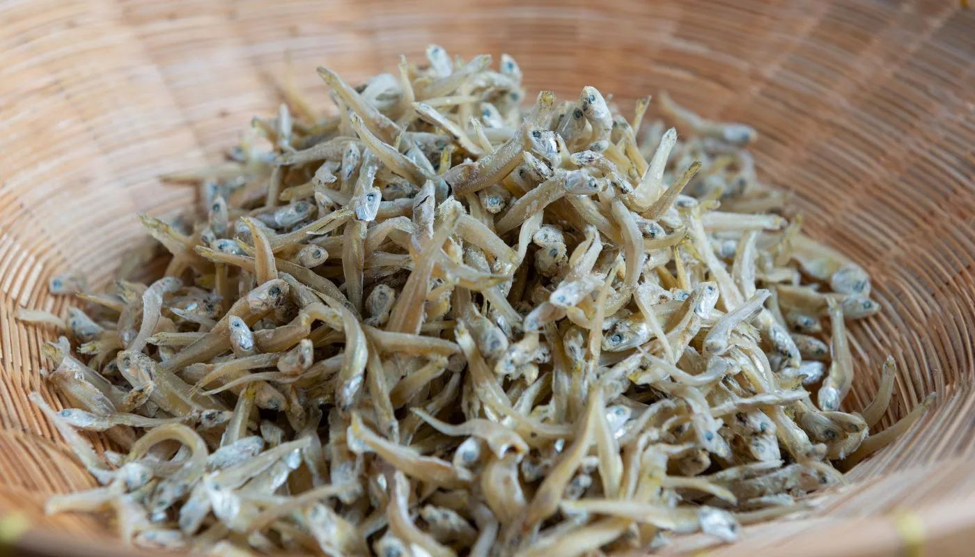 Begini Caranya Goreng Ikan Bilis Kekal Rangup & Garing Guna Cuka & Asam Keping!