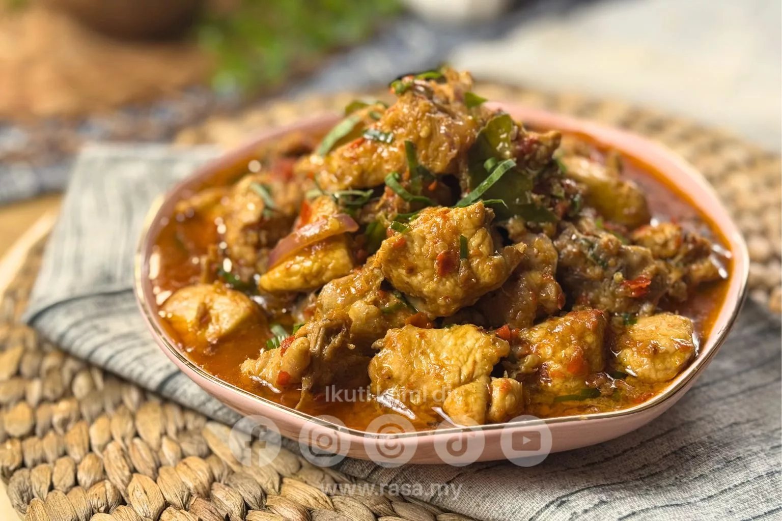 Ayam Cili Bersantan Padu & Berlemak: Resipi Pedas ‘Kick’ Paling Menggoda Selera