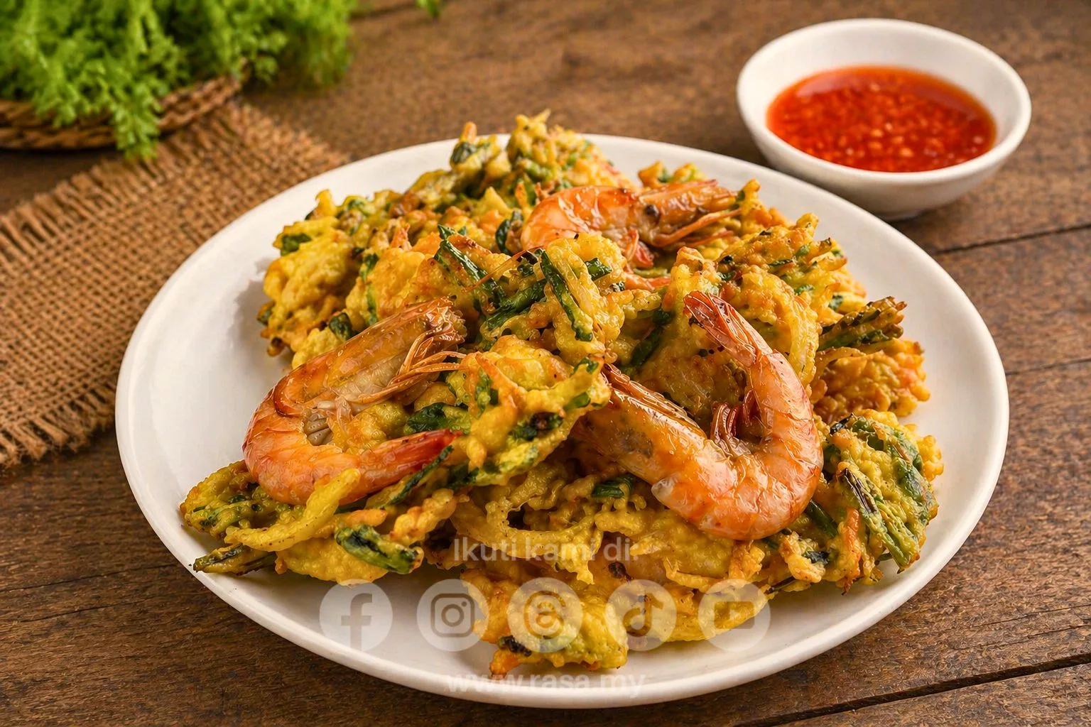 Cucur Udang Crispy Paling Rangup & Sedap. Resipi Mudah Confirm Jadi!